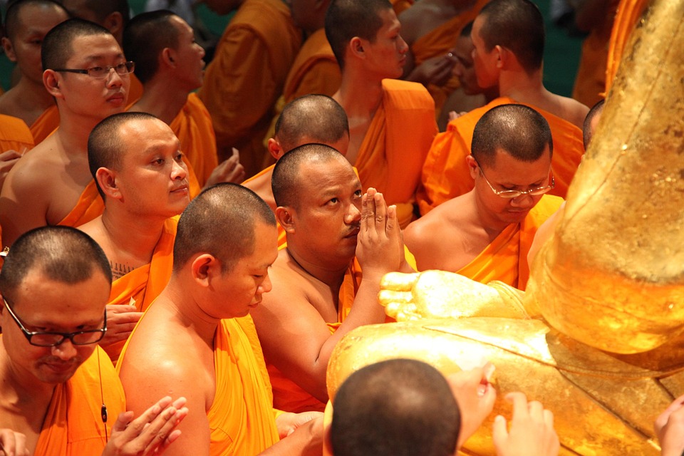 Historical scene of Phramongkolthepmuni's era at Wat Paknam